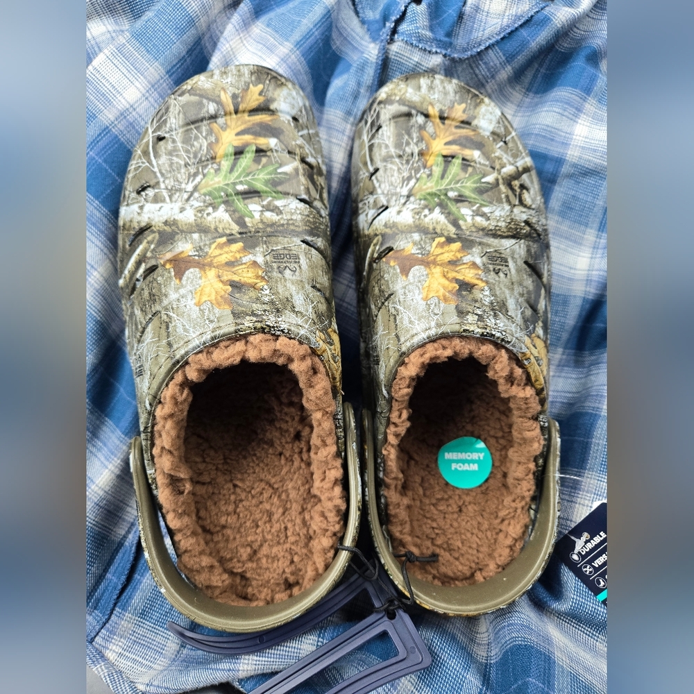 Realtree Mens Camouflage Clogs with Memory Foam Size 9